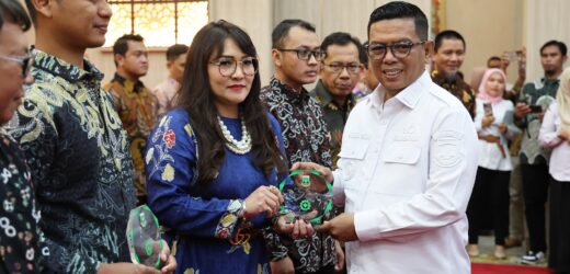 Gubernur Banten Andra Soni Serahkan Penghargaan K3 Award Provinsi Banten Tahun 2025
