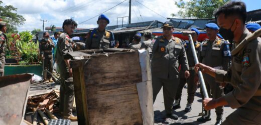 Satpol PP Kabupaten Serang Bongkar Puluhan Lapak PKL Pasar Ciherang Cikande