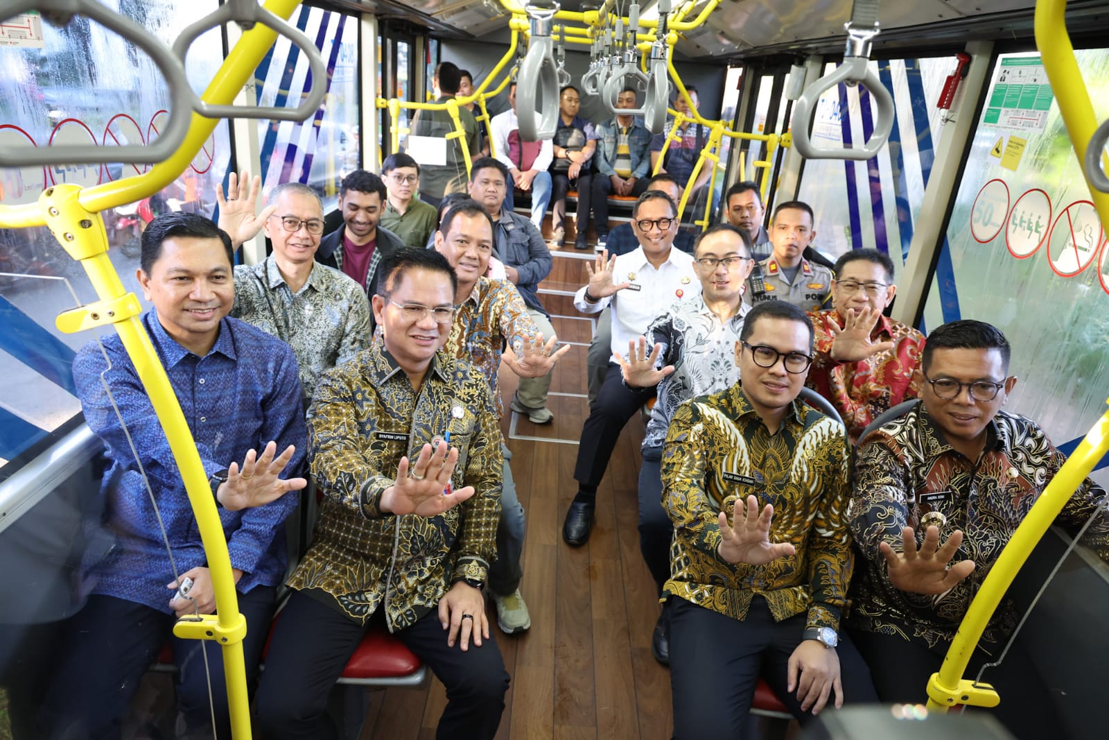 Gubernur Banten Andra Soni Lepas Keberangkatan Perdana Transjabodetabek Blok M – Alam Sutera