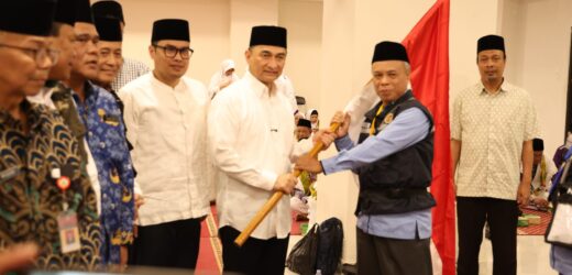 Lepas Jamaah Haji Kloter 47JKG Tangsel, Wagub Banten A Dimyati Natakusumah Ingatkan Pentingnya Meluruskan Niat