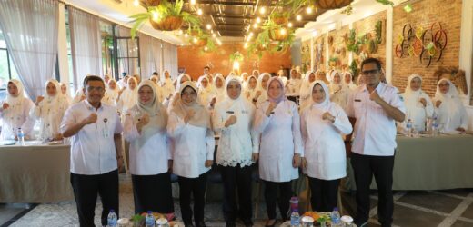 Ketua TP Posyandu Provinsi Banten Tinawati Andra Soni : Penerapan Enam SPM Posyandu Perlu Dukungan Semua Pihak