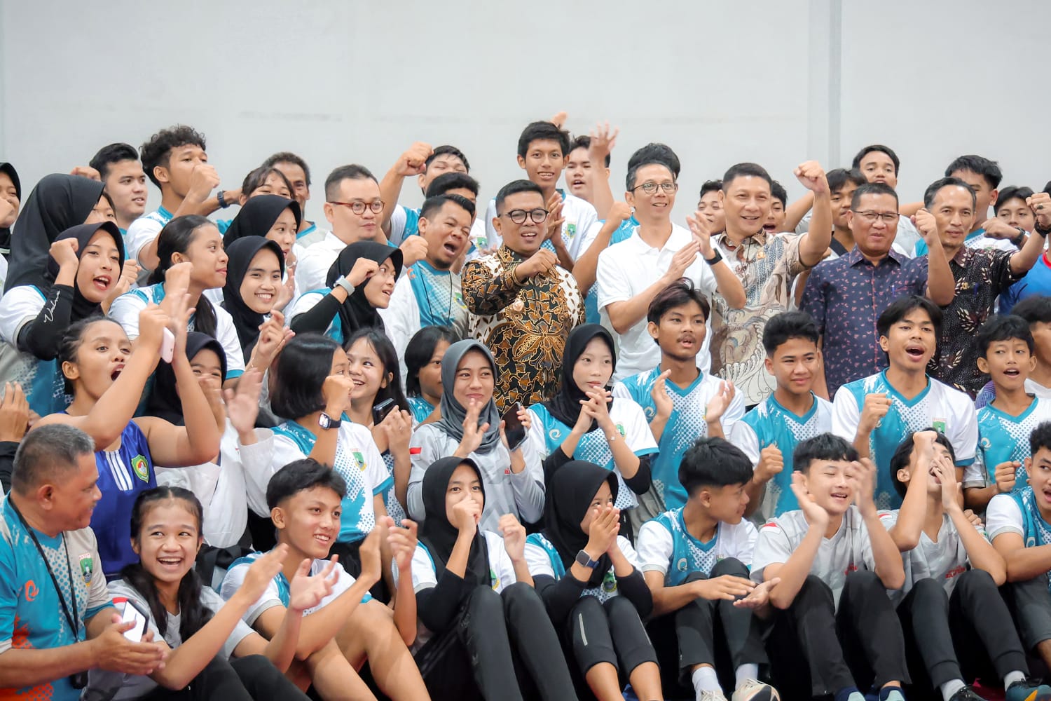 Tinjau Pemusatan Latihan Popnas 2025, Gubernur Banten Andra Soni Motivasi Atlet Pelajar Provinsi Banten