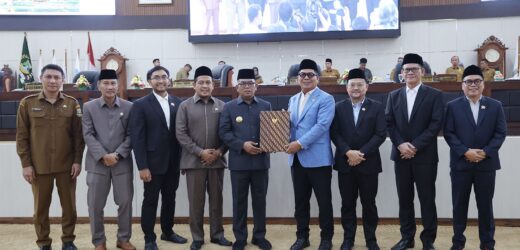 Amanat Perundang – undangan, Gubernur Banten Andra Soni Komitmen Perkuat Permodalan Bank Banten