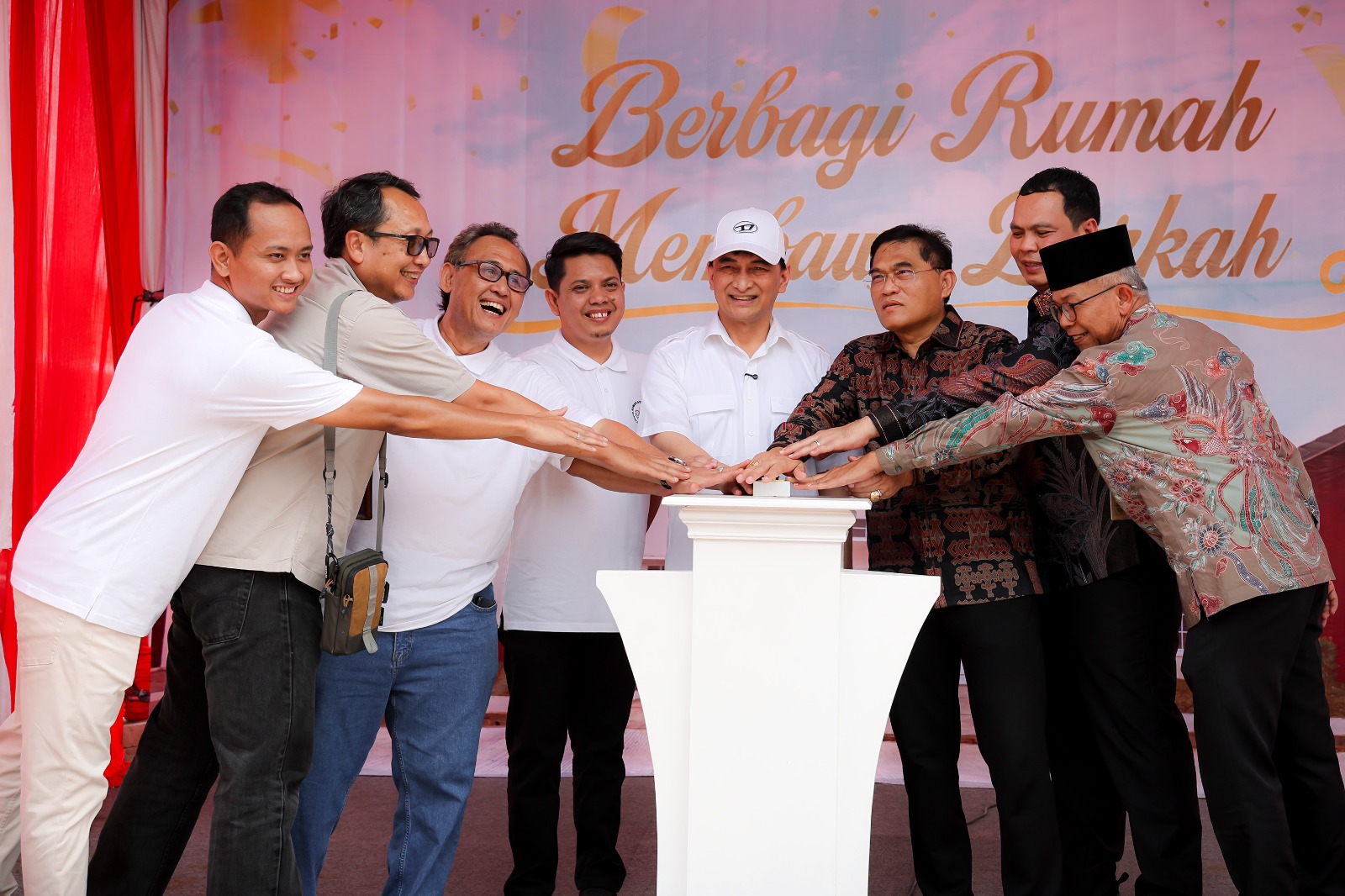 Saksikan Penyerahan Enam Belas Rumah Gratis, Wagub Banten A Dimyati Natakusumah Dorong Developer Bantu Warga Tak Mampu