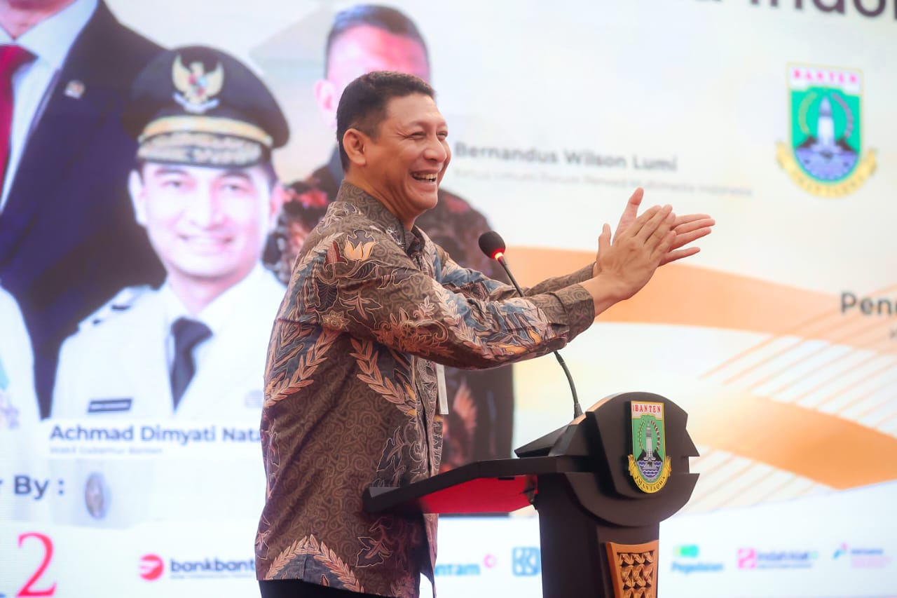 Gubernur Banten Andra Soni Raih Pena Emas 2025 Forum Pimred Multimedia Indonesia