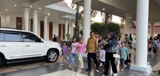 Gubernur Banten Andra Soni Perkenalkan Anak-anak Sejarah dan Lingkungan Gedung Negara