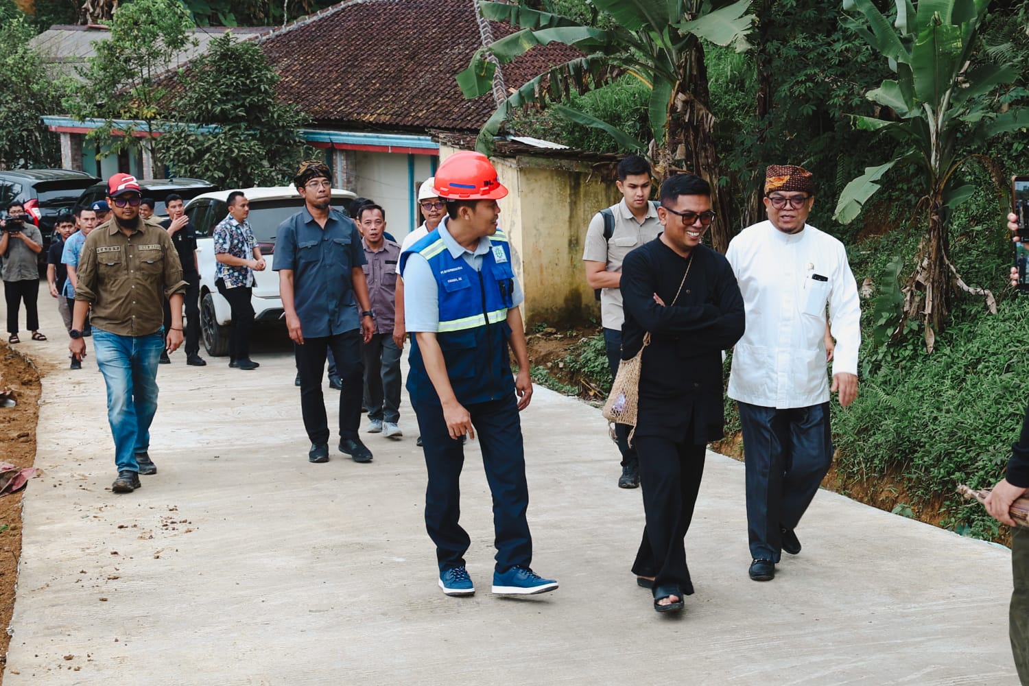 Program Bang Andra Hadir di Kasepuhan Cipinang, Jalan Desa Adat Mulus Usai 20 Tahun Penantian