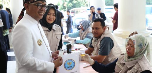 Momen HUT Ke-25 Provinsi Banten, Gubernur Andra Soni Beri Teladan dengan Ikut Tes Urine ASN