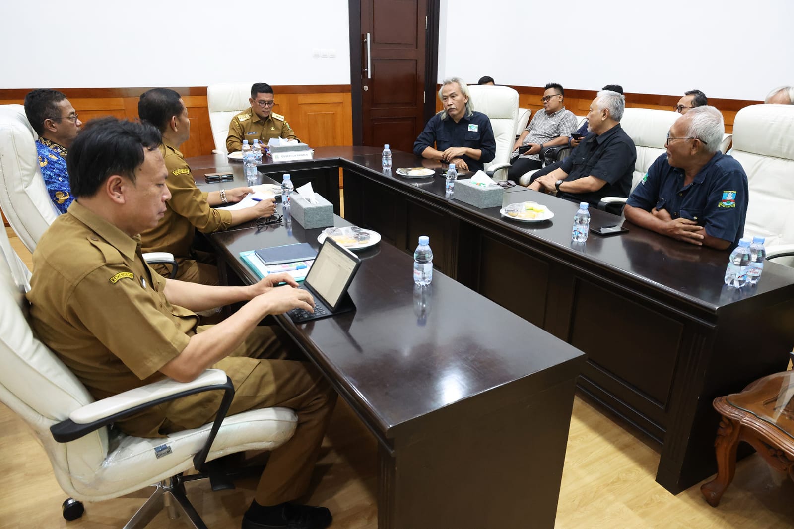 Gubernur Andra Soni Upayakan Sinkronisasi Kebijakan Pengelolaan Jasa Lingkungan DAS Cidanau