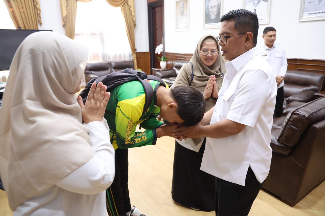 Gubernur Banten Andra Soni Mediasi Kepala Sekolah SMAN 1 Cimarga dan Siswa, Sepakati Saling Memaafkan