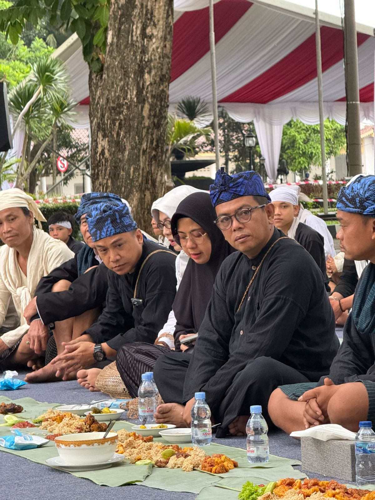 Pertama Dalam Seba Baduy,  Bapak Gede Gubernur Banten Andra Soni Mumuluk Bareng Masyarakat Baduy