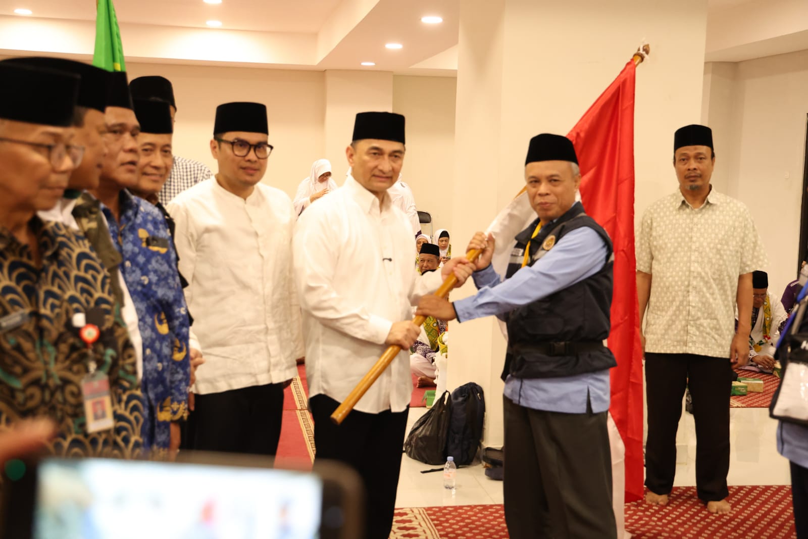 Lepas Jamaah Haji Kloter 47JKG Tangsel, Wagub Banten A Dimyati Natakusumah Ingatkan Pentingnya Meluruskan Niat