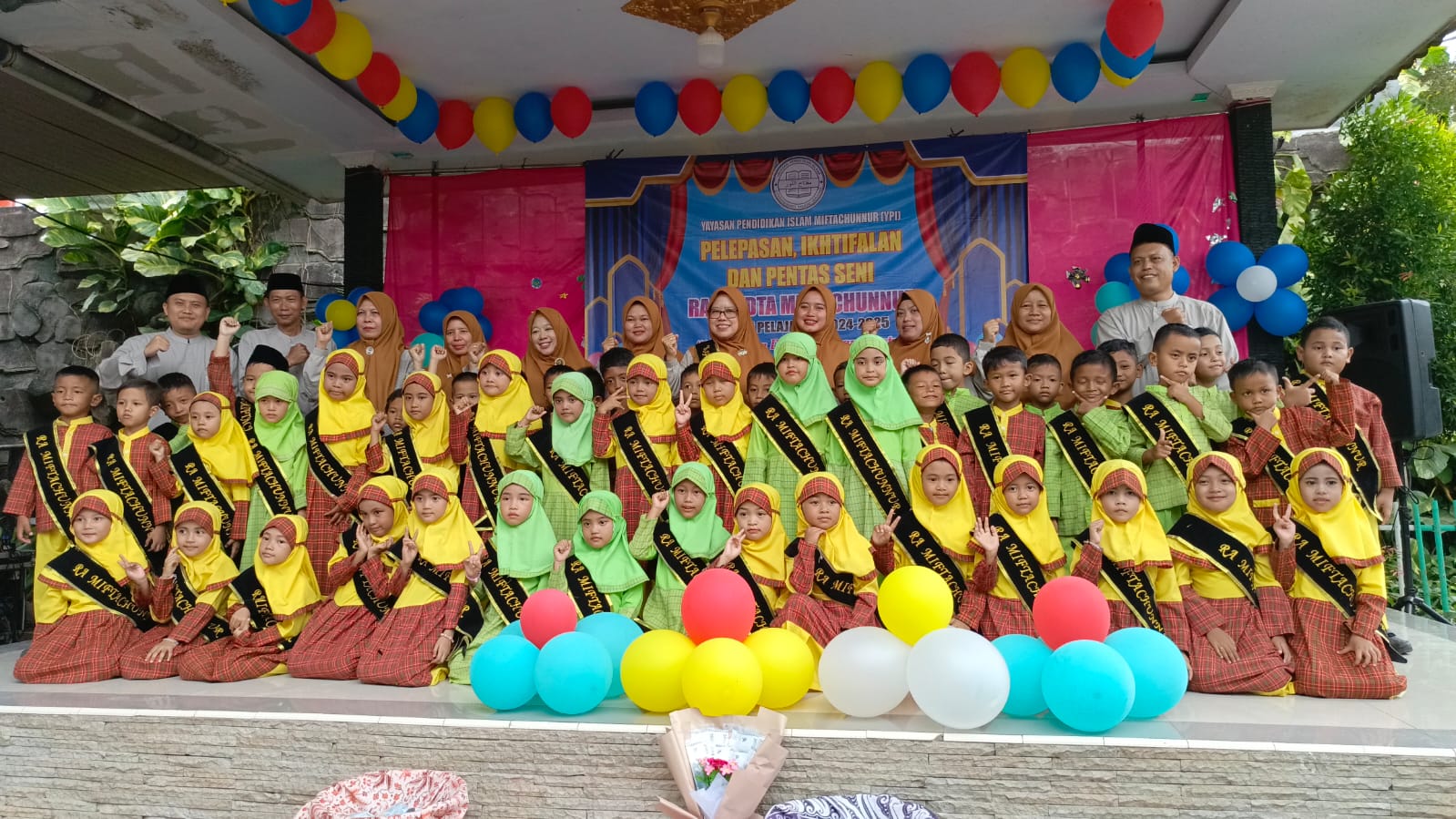 Ratusan Siswa YPI Miftachunnur Kota Serang Antusias Ikuti Ikhtifalan dan Pentas Seni