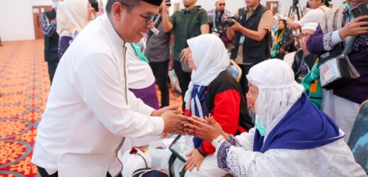 Gubernur Banten Andra Soni Sambut Kedatangan Jamaah Haji Kloter JKG 21 Kabupaten Tangerang