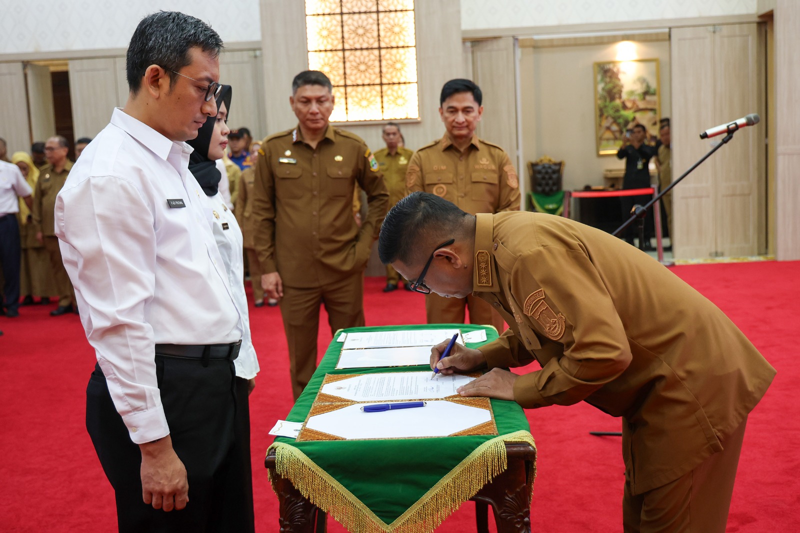 Gubernur Banten Andra Soni Tekankan Profesionalisme ASN saat Lantik CPNS dan Dokter Spesialis