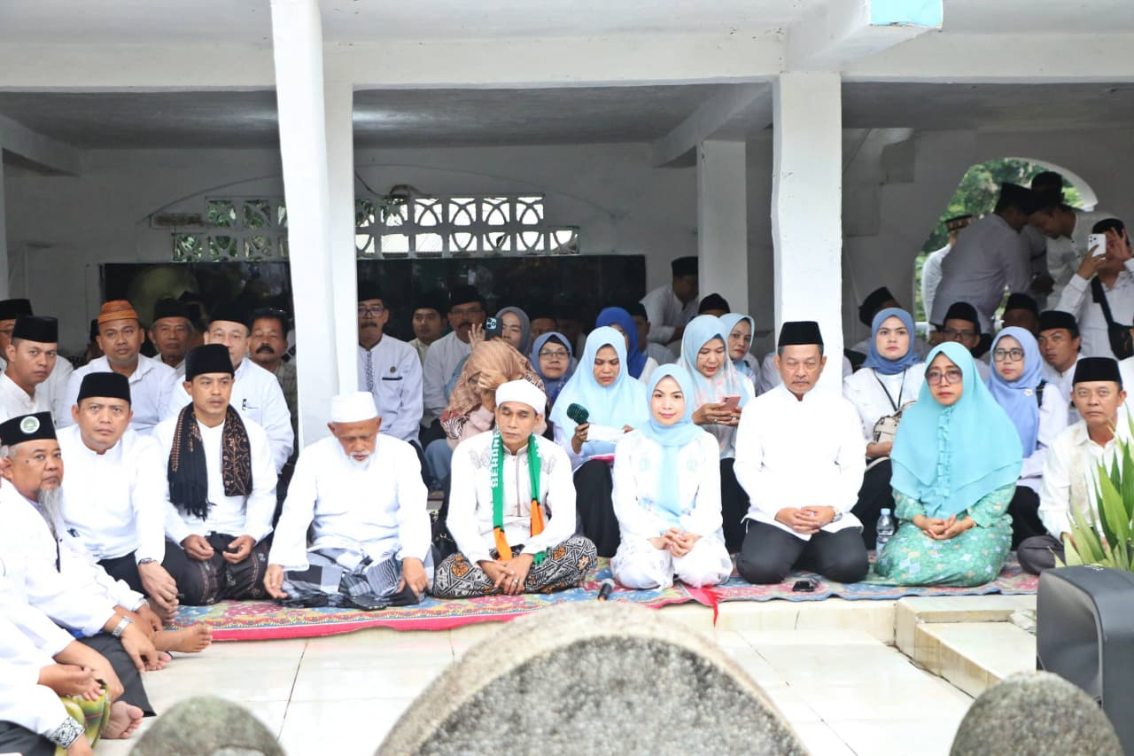 Bupati Serang Ratu Zakiyah Ziarah ke Makam Sultan Maulana Hasanudin dan Brigjen KH Syam’un