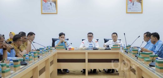 Ketua DPRD Banten Fahmi Hakim, Terima Audensi Warga Serang Barat Terkait  Soal Truk Odol