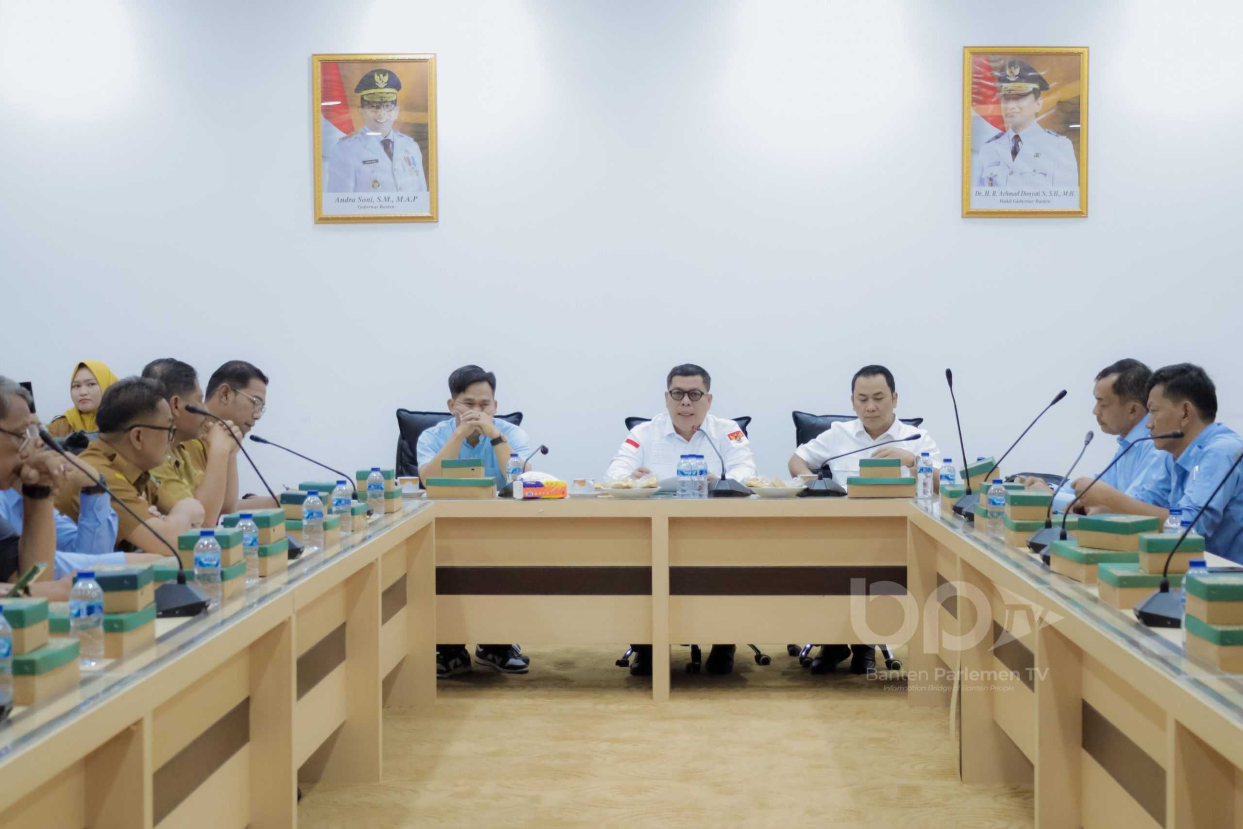 Ketua DPRD Banten Fahmi Hakim, Terima Audensi Warga Serang Barat Terkait  Soal Truk Odol