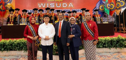 Di Wisuda Uniba, Wagub Dimyati Sebut Sarjana Harus Turun Berkontribusi untuk Kemajuan Banten